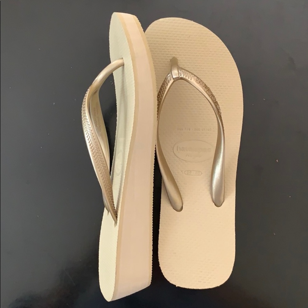 Havianas wedges